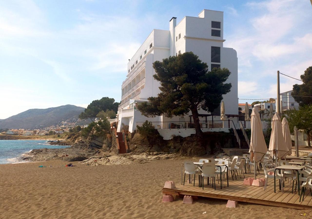 2-Bedroom Brand New Apartment Steps From The Beach Llançà Extérieur photo