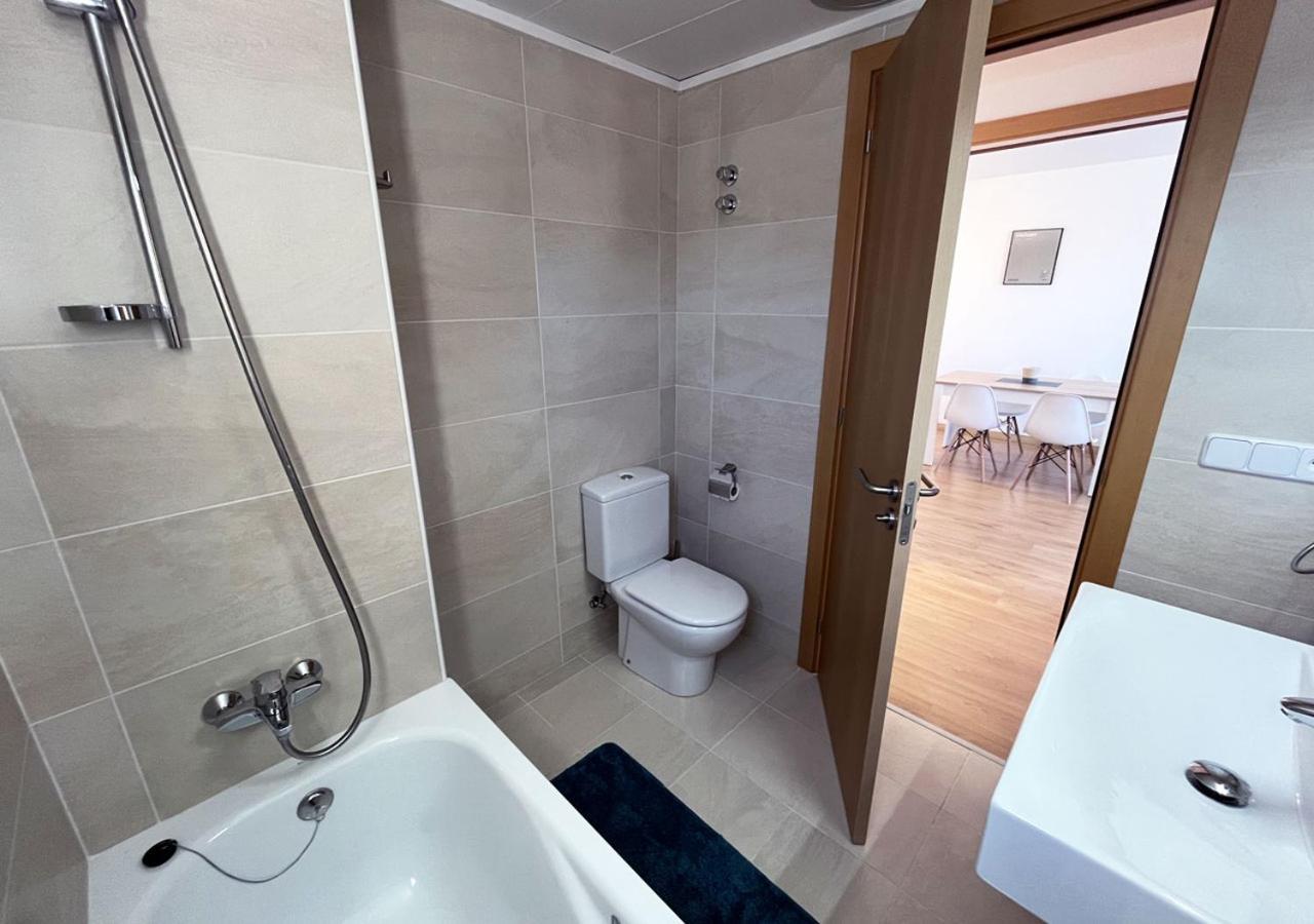 2-Bedroom Brand New Apartment Steps From The Beach Llançà Extérieur photo