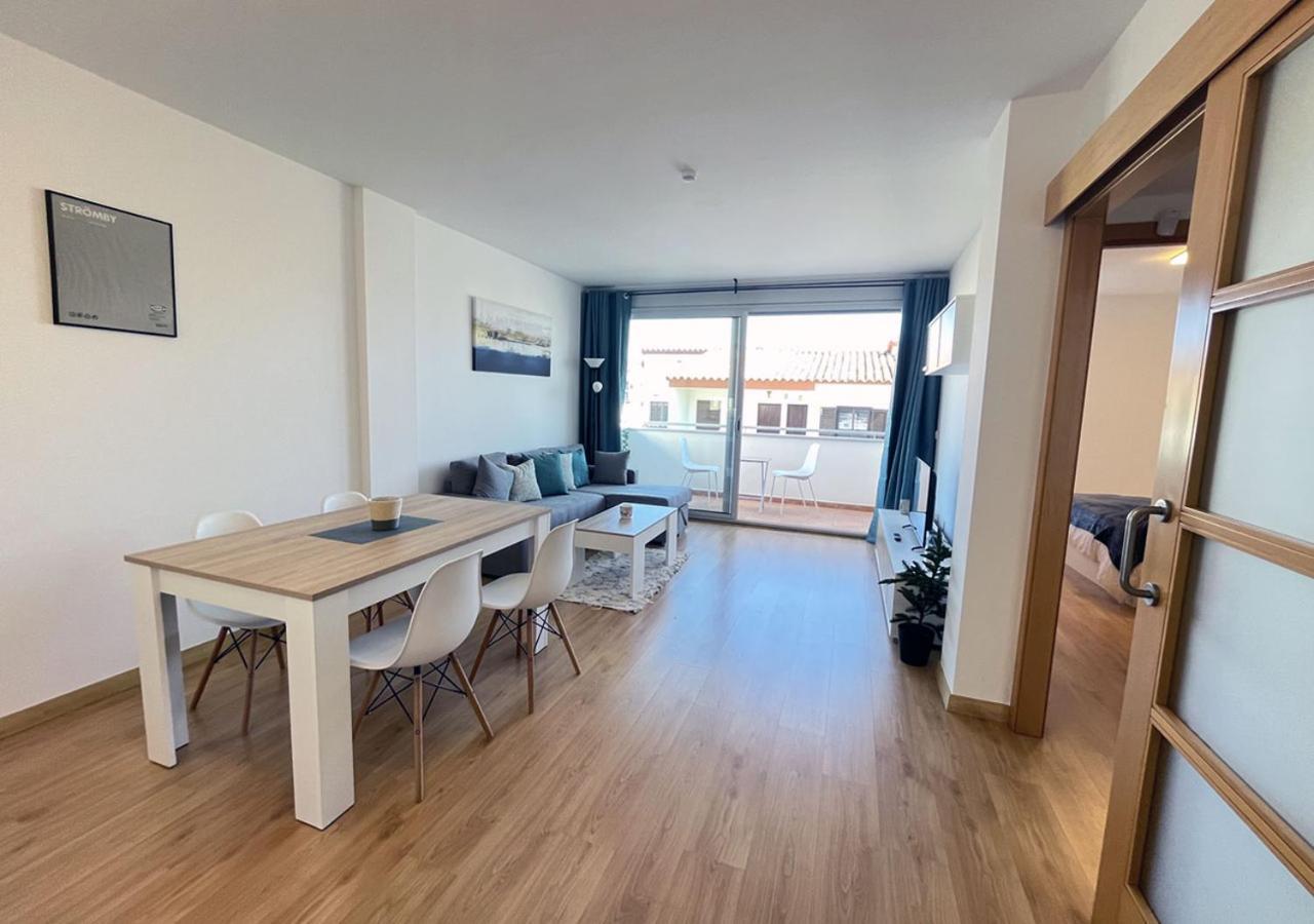 2-Bedroom Brand New Apartment Steps From The Beach Llançà Extérieur photo