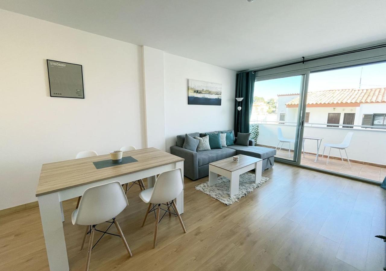 2-Bedroom Brand New Apartment Steps From The Beach Llançà Extérieur photo