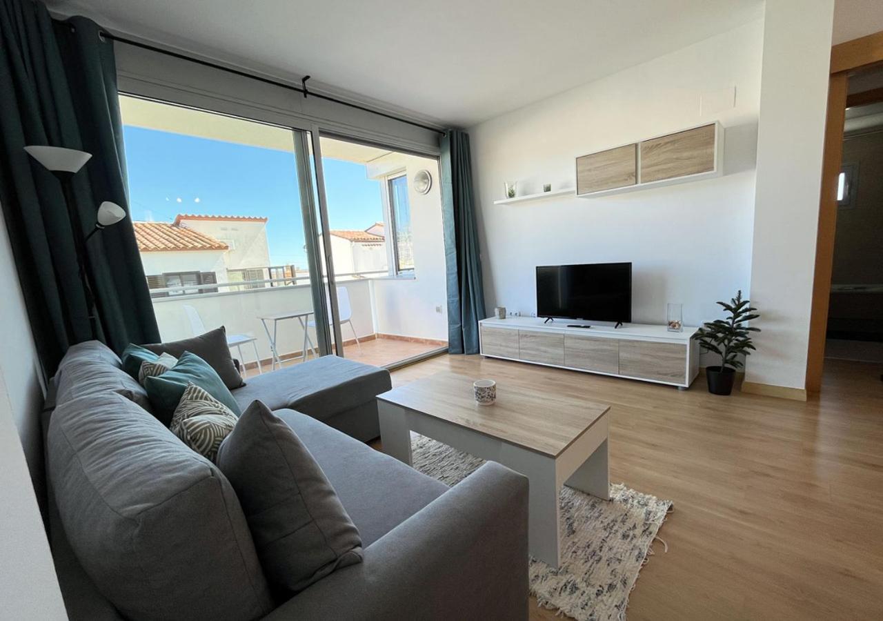 2-Bedroom Brand New Apartment Steps From The Beach Llançà Extérieur photo